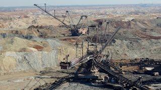 Giant machines. The work bucket wheel excavator. Панорама карьера.