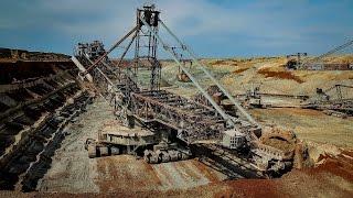 Giant machines. The work bucket wheel excavator. Работа роторного экскаватора .